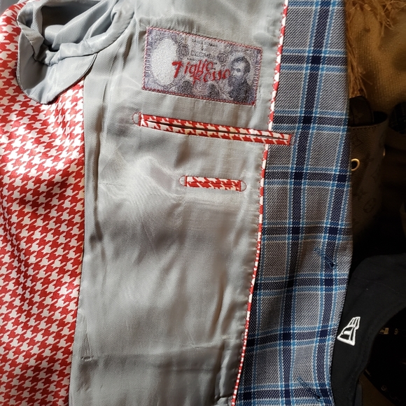 Sophisticated Tiglio Rosso 3 piece men's suit. Shades of blue plaid. - Picture 11 of 12